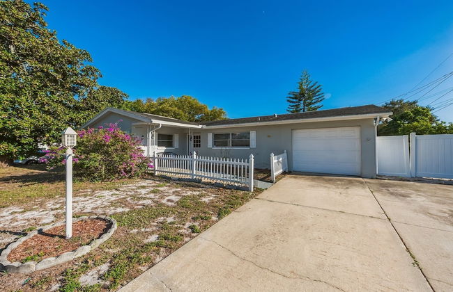 Sunny Retreat In Clearwater 2 Bedroom Home by RedAwning - Foto 25