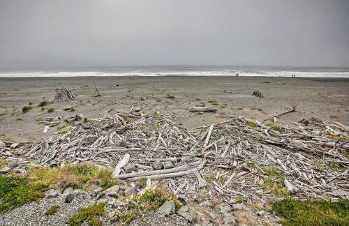 Quiet Waterfront Escape with Hot Tub and Beach Access! - Foto 1