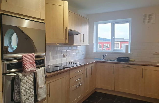 Beautiful 3-bed Apartment in Swansea - Photo 6