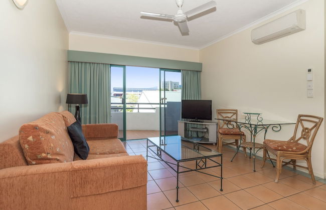 Mid City Luxury Suites - Photo 6