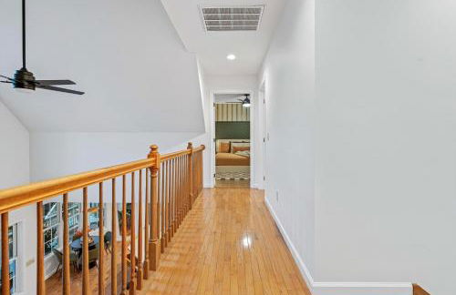 Newly Renovated Luxe Home near Asheville | Pool, Hot Tub, Theater & Games! - Foto 34