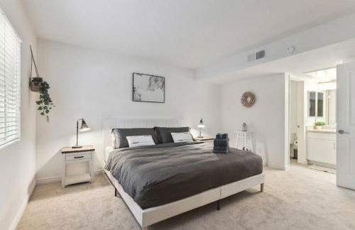 Stylish 1BR with KING Bed, Pool, Jacuzzi & Gym, Free Parking, Near UCSD - Foto 6