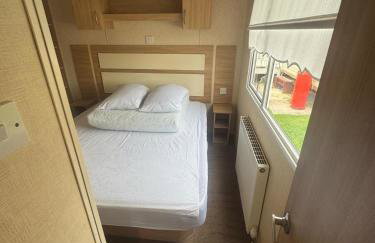 3 Bed Caravan - Sleeps 8 - Pets - Parking - Foto 22