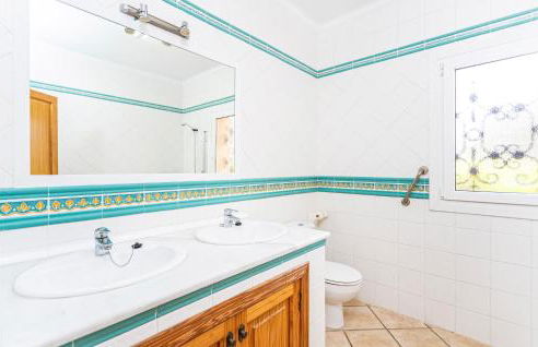 3 Bedroom Awesome Home In Porto Petro - Foto 23