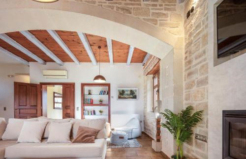 Saridakis Villa, Multi-Generational Escape & Pool, By ThinkVilla - Foto 23