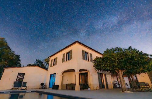 Le mas du roulier, villa provençale chic, 320m2 au calme avec vue 180 sur puy de Dôme - Foto 5
