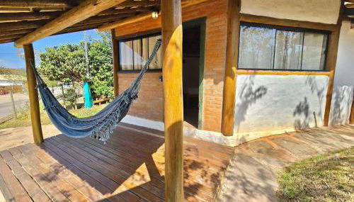 Chalezinho Mata Virgem - perto do centro e cachoeiras, cozinha completa e churrasqueira - Foto 2