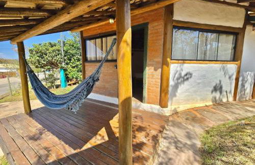 Chalezinho Mata Virgem - perto do centro e cachoeiras, cozinha completa e churrasqueira - Foto 2