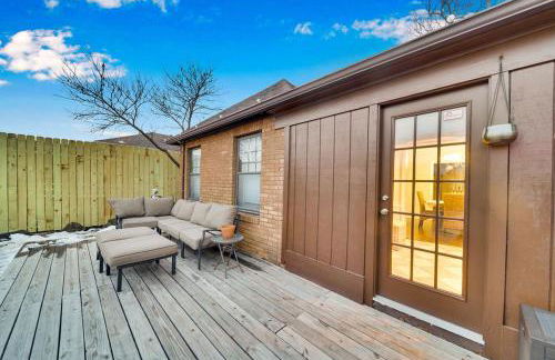 Romantic escape, hot tub, fireplace, massage room! - Foto 34