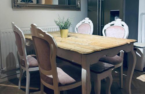 House - Sleeps 6 Hot-tub & Free Parking - Foto 11