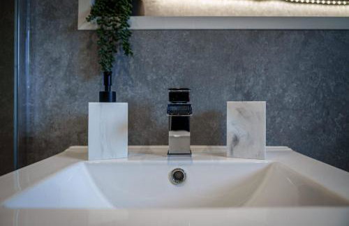 1BR Shawlands Walk To Queens Park with Parking - Photo 14