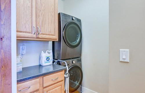 Mountain-View Georgia Cabin with 2 Decks - Foto 29