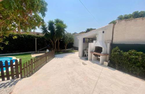 Mediterranean Villa - Private Pool , Garden & BBQ - Photo 18