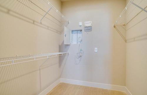 Pool Access, 1 Mi to Shops and Eats Crowley Rental - Foto 18