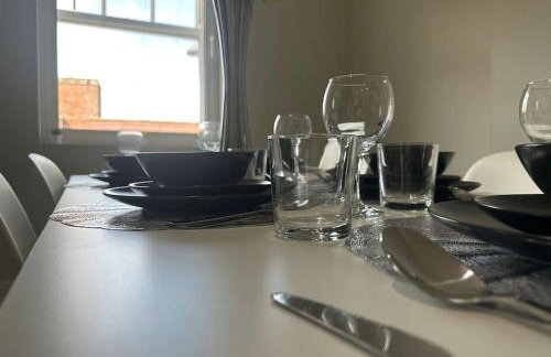 Spacious, bright 2 bed flat with 1 S/king bed. - Foto 19