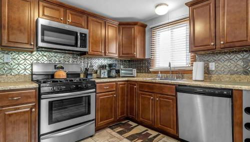 Gorgeous 2 Queen Bedroom Apartment in North Buffalo with 70 inch TV - Foto 2