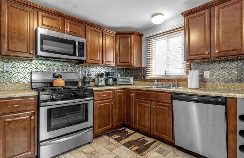 Gorgeous 2 Queen Bedroom Apartment in North Buffalo with 70 inch TV - Foto 2