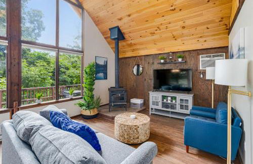 Quaint Loft Cabin w Hot Tub, FirePit, Deck & Grill - Foto 2