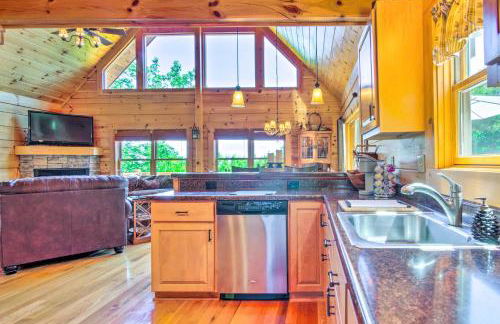 Blue Ridge Mountain Gem with Deck and Community Perks - Foto 10