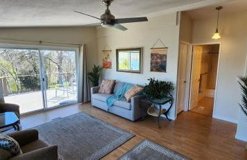 Lake View Home Community Pool in Riviera Heights - Foto 19