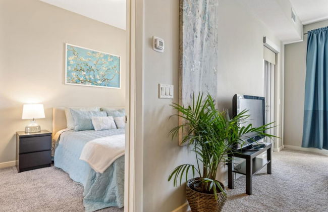 Modern DT Condo Balcony Parking Gym Hot Tub - Foto 7