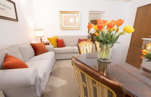 Ca' Spadoni, centro storico, piano terra, ingresso indipendente, teatro, parcheggio, - Foto 1