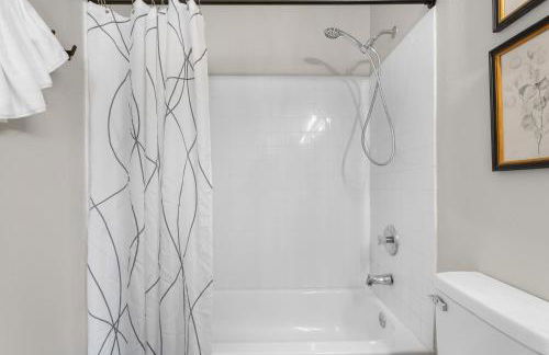 Cozy 5BR with Games and Pool for All - Foto 13