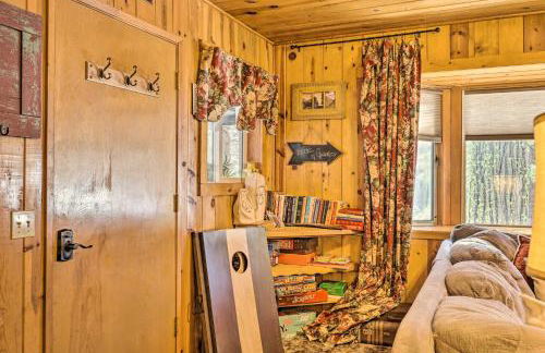 California Retreat with Deck, Fire Pit and Grill! - Foto 4