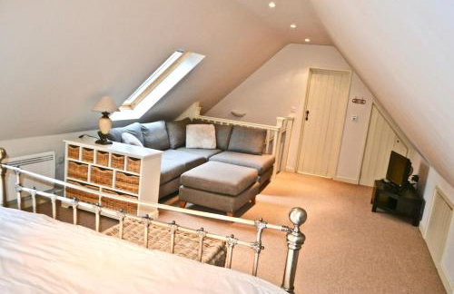 Idyllic rural retreat, easy access to Cambridge - Photo 9