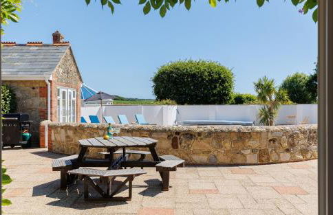 Rookley Farm Lodge Charming Manor Pool House with Heated Pool, Tennis Court & Gardens - Isle of Wight Rural Countryside Escape - Foto 56