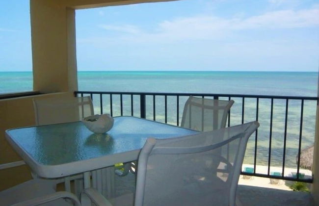 This Oceanfront Condo Is Absolutely Beautiful. 2 Bedroom Condo by RedAwning - Foto 24