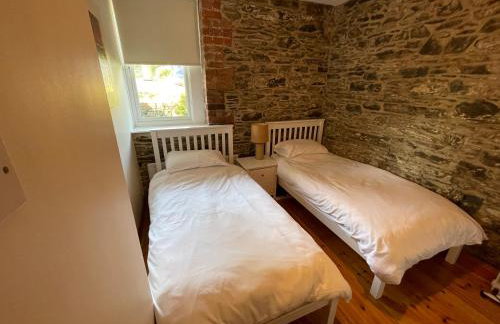 Lovely apartment overlooking the harbour and bay - Photo 11