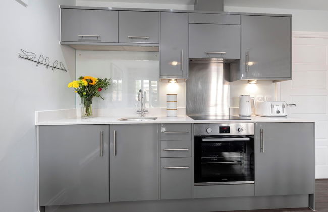 Elliot Oliver- Charming 1 Bed Apartment - Photo 6