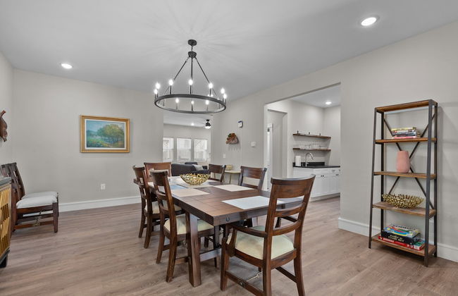 Bright Urban Comfort | JZ Vacation Rentals - Photo 14