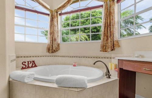 Heated Pool and Backs onto Freshwater Lake - Billie - Foto 34