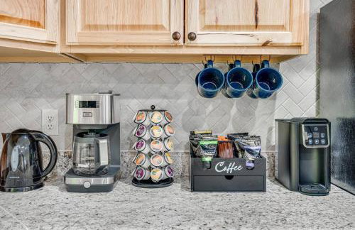 NEW! Shenandoah family & dog friendly cabin - 5 min walk river with private river access, BBQ, playground, fire pit - Foto 18