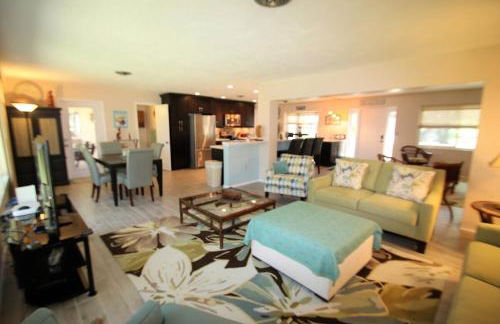 Tropical Beach House- 100 Steps to the Gulf! - Foto 20