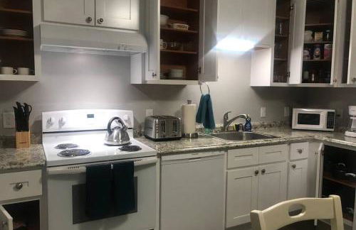 Luxury stay near Oakridge Mall for vacation/work - Foto 12