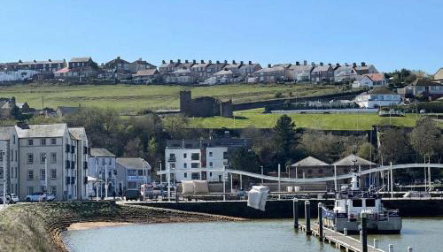 Bright 1 Bed Harbour-side Apartment with Balcony - Foto 3