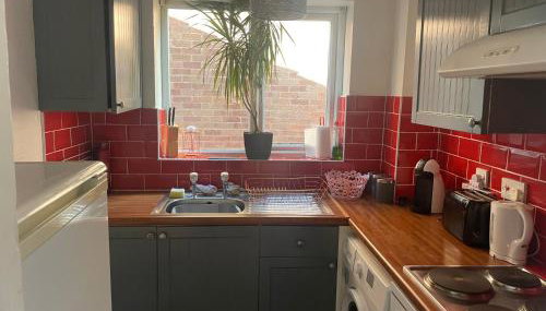 Apartment - Sleeps 4 & On-site Parking - Foto 4, stove, dishwasher, toaster, minibar