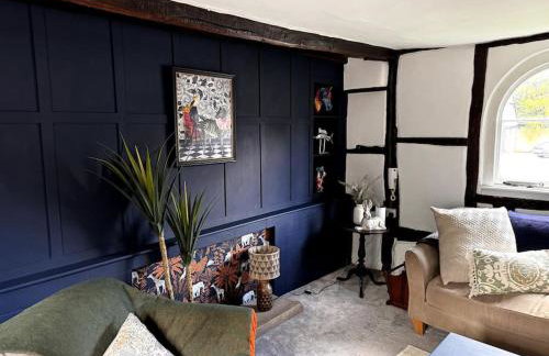 Stylish Tudor Cottage & Hot Tub - Photo 4