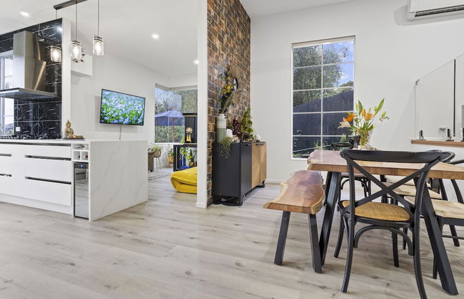 High-end Modern Villa Spa Pool & Views - Photo 14