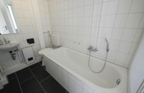 Monteurwohnung-mit-Terrasse-fuer-7-Personen-WLAN-TV-Kueche-Ahrensburg-Naehe-Hamburg-AGRP1204 - Foto 7