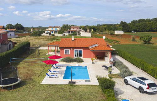 Detached Villa With Pool and Large Garden in Quiet Area Near the Sea - Foto 4