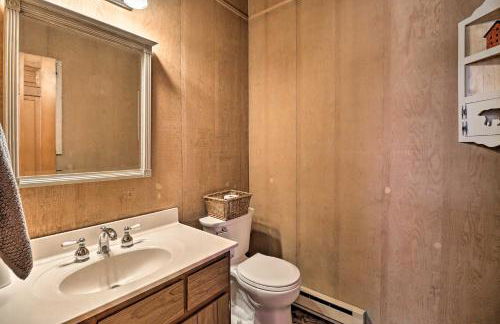 Fire Pit and Grill Lakefront Poconos Cottage! - Foto 24