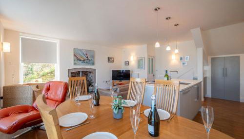 Riverside Apartment with Stunning Views & Patio - Foto 4