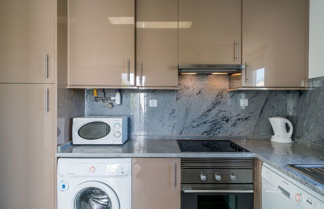 Beautiful Apartment With Terrace and a Pool - Foto 5