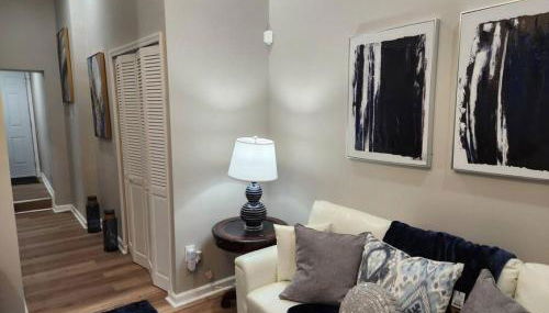 Stylish 1BR Near Heart of Town - Foto 3