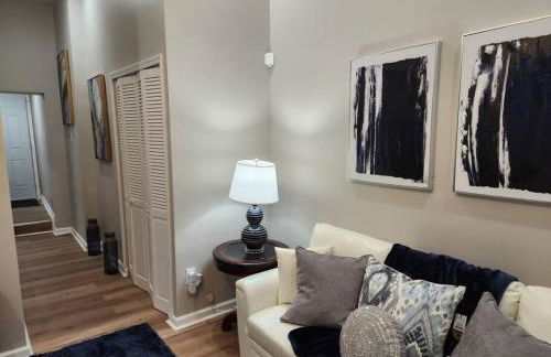 Stylish 1BR Near Heart of Town - Foto 3