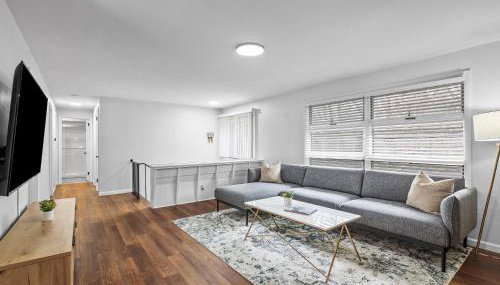 Stylish and Accessible Six Bedroom Home in Wexford/Pittsburg With Kids Amenities - Foto 3